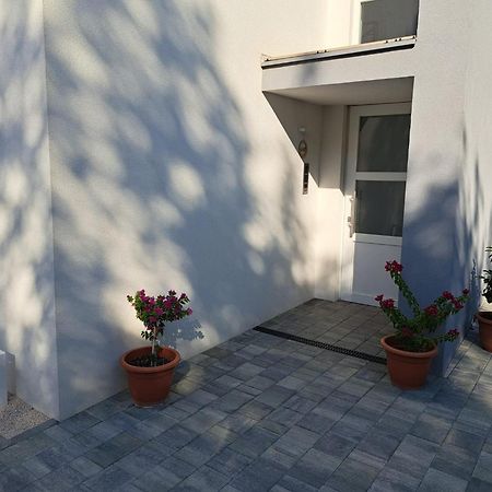 B & R Summer Breeze Apartments Nin Extérieur photo