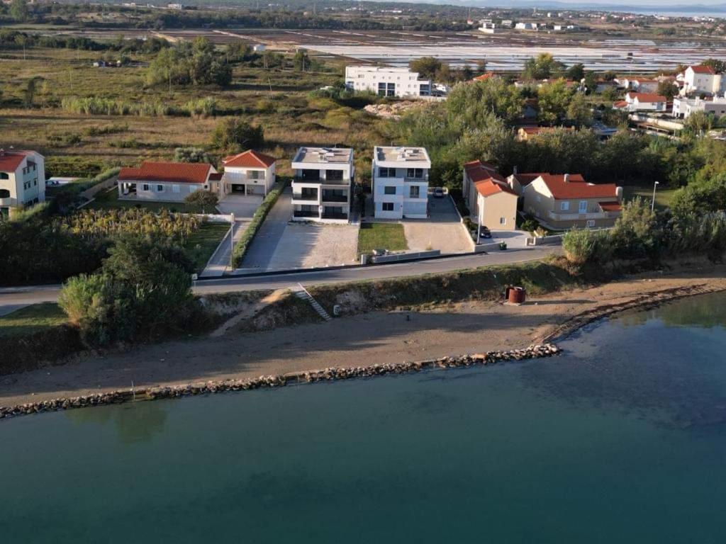 B & R Summer Breeze Apartments Nin Extérieur photo