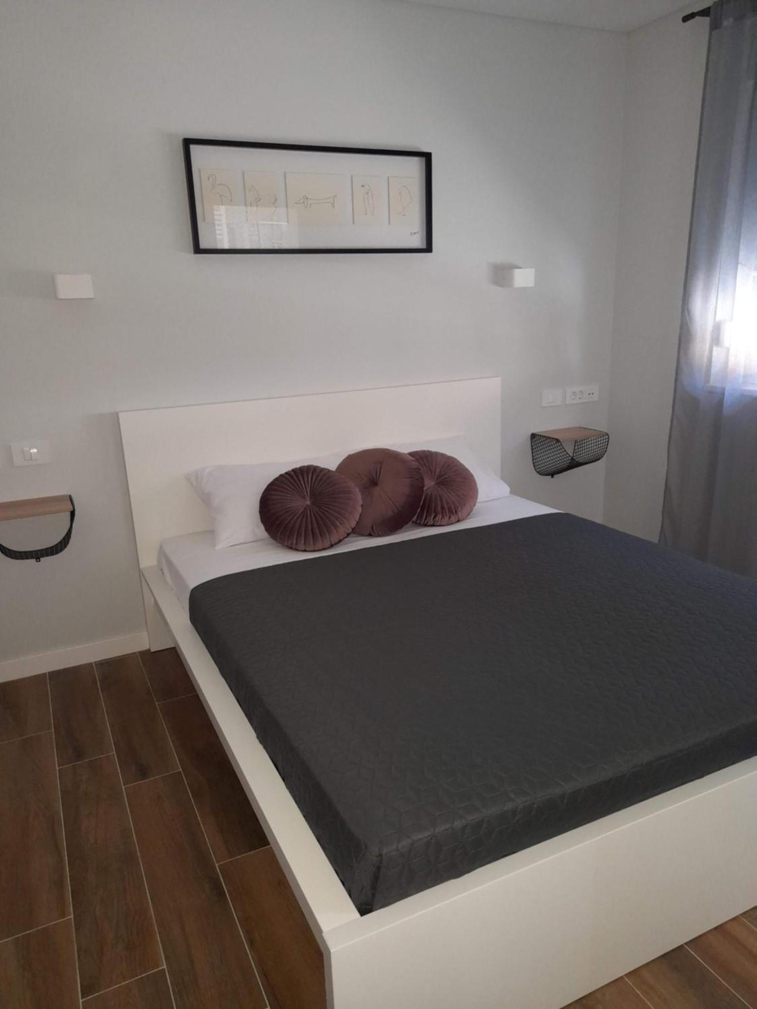 B & R Summer Breeze Apartments Nin Extérieur photo